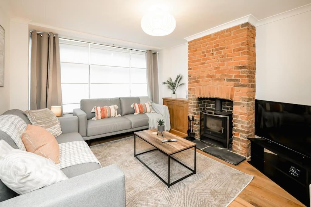 3 Bedroom Home Close To Town Centre With Wifi & Garden Royal Tunbridge Wells Exteriör bild