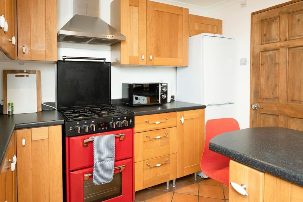 3 Bedroom Home Close To Town Centre With Wifi & Garden Royal Tunbridge Wells Exteriör bild
