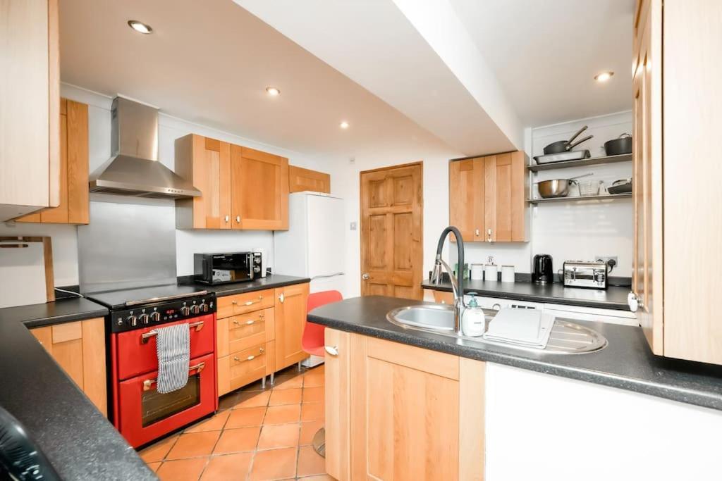 3 Bedroom Home Close To Town Centre With Wifi & Garden Royal Tunbridge Wells Exteriör bild
