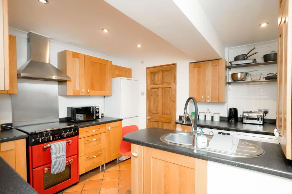 3 Bedroom Home Close To Town Centre With Wifi & Garden Royal Tunbridge Wells Exteriör bild