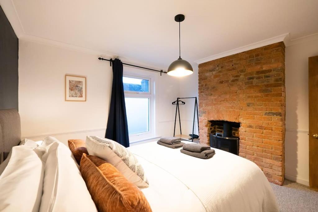 3 Bedroom Home Close To Town Centre With Wifi & Garden Royal Tunbridge Wells Exteriör bild