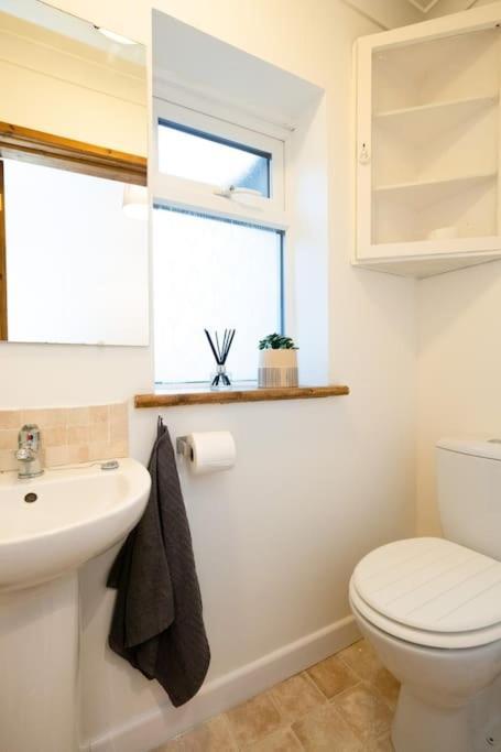 3 Bedroom Home Close To Town Centre With Wifi & Garden Royal Tunbridge Wells Exteriör bild