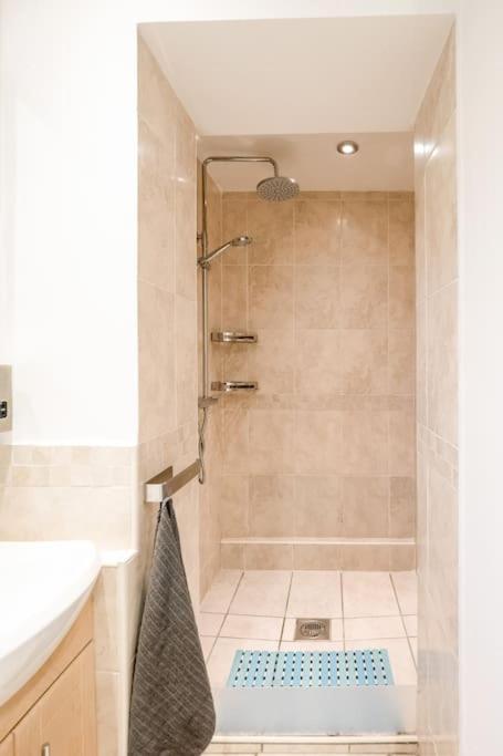 3 Bedroom Home Close To Town Centre With Wifi & Garden Royal Tunbridge Wells Exteriör bild